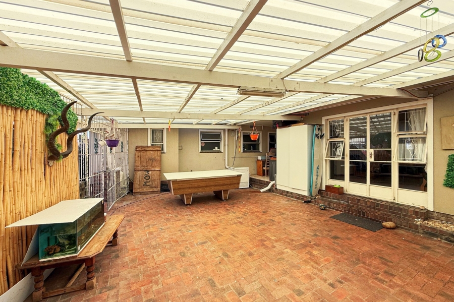 4 Bedroom Property for Sale in Monte Vista Western Cape